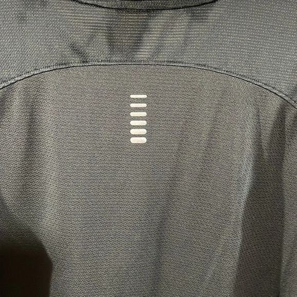 Under Armour Run Fitted Short Sleeve Athletic Top S - Picture 5 of 12